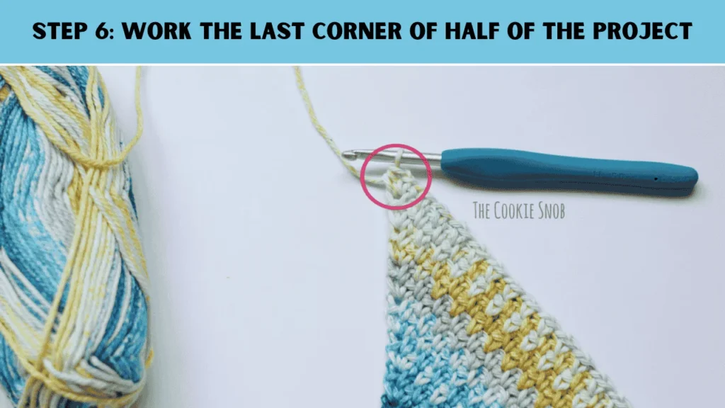 To moss stitch crochet, in this step: When you reach the last stitch of the previous row, do not work the usual single crochet, ch 1 and single crochet in the sh3sp. Instead, do a single crochet and a half double crochet. It will leave you with a perfect sharp corner.